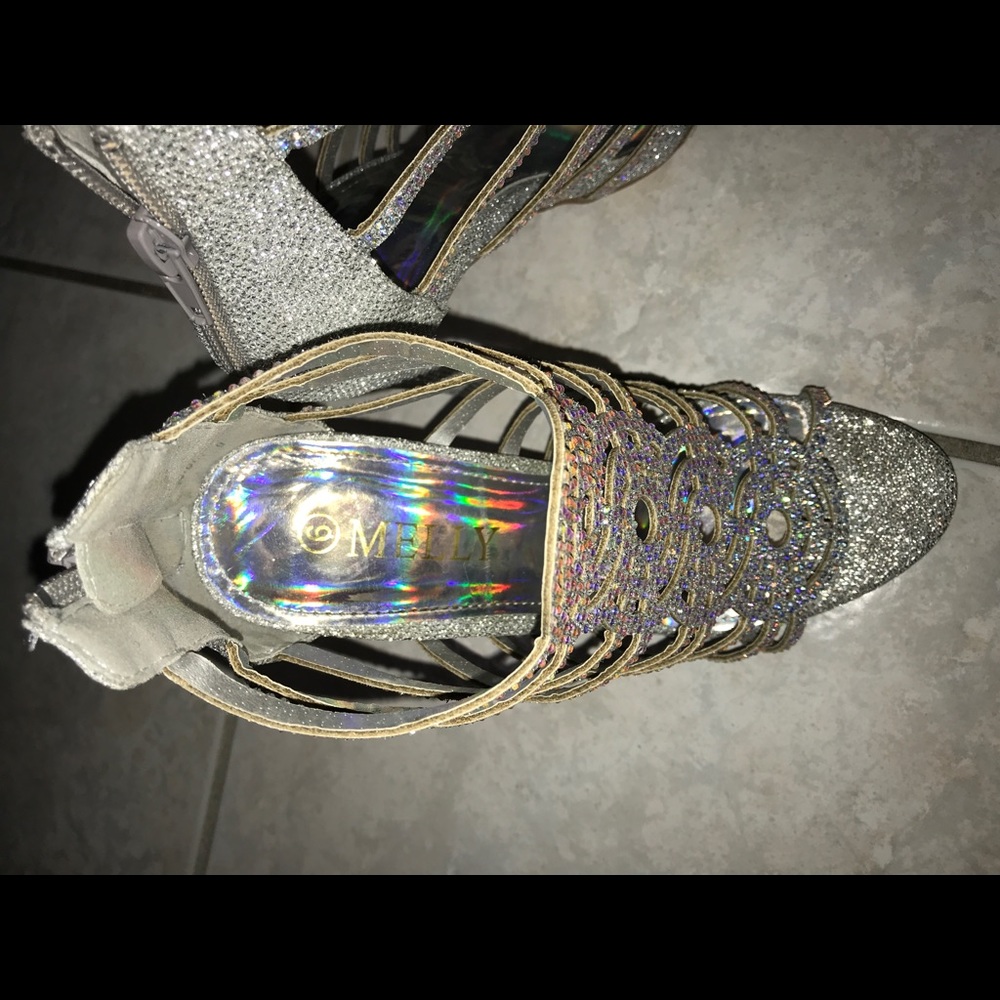 Silver heels - Picture 3 of 3